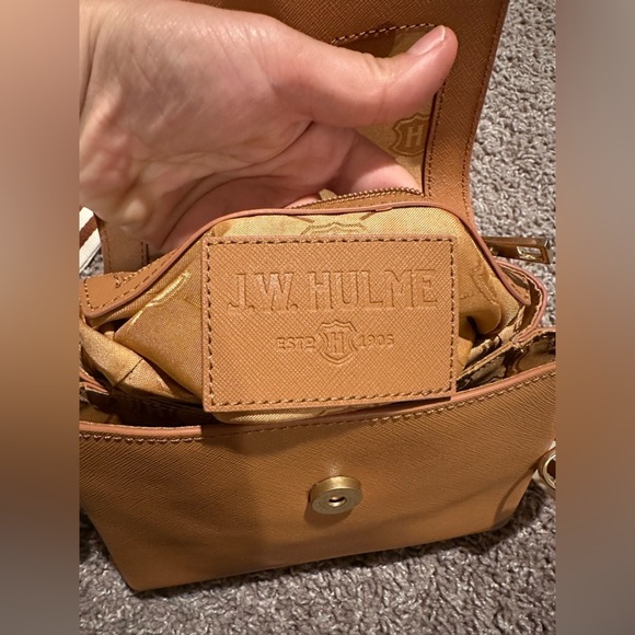 NWOT J.W Hulme Genuine Leather Crossbody Logo Bag Chain detail - Picture 5 of 12